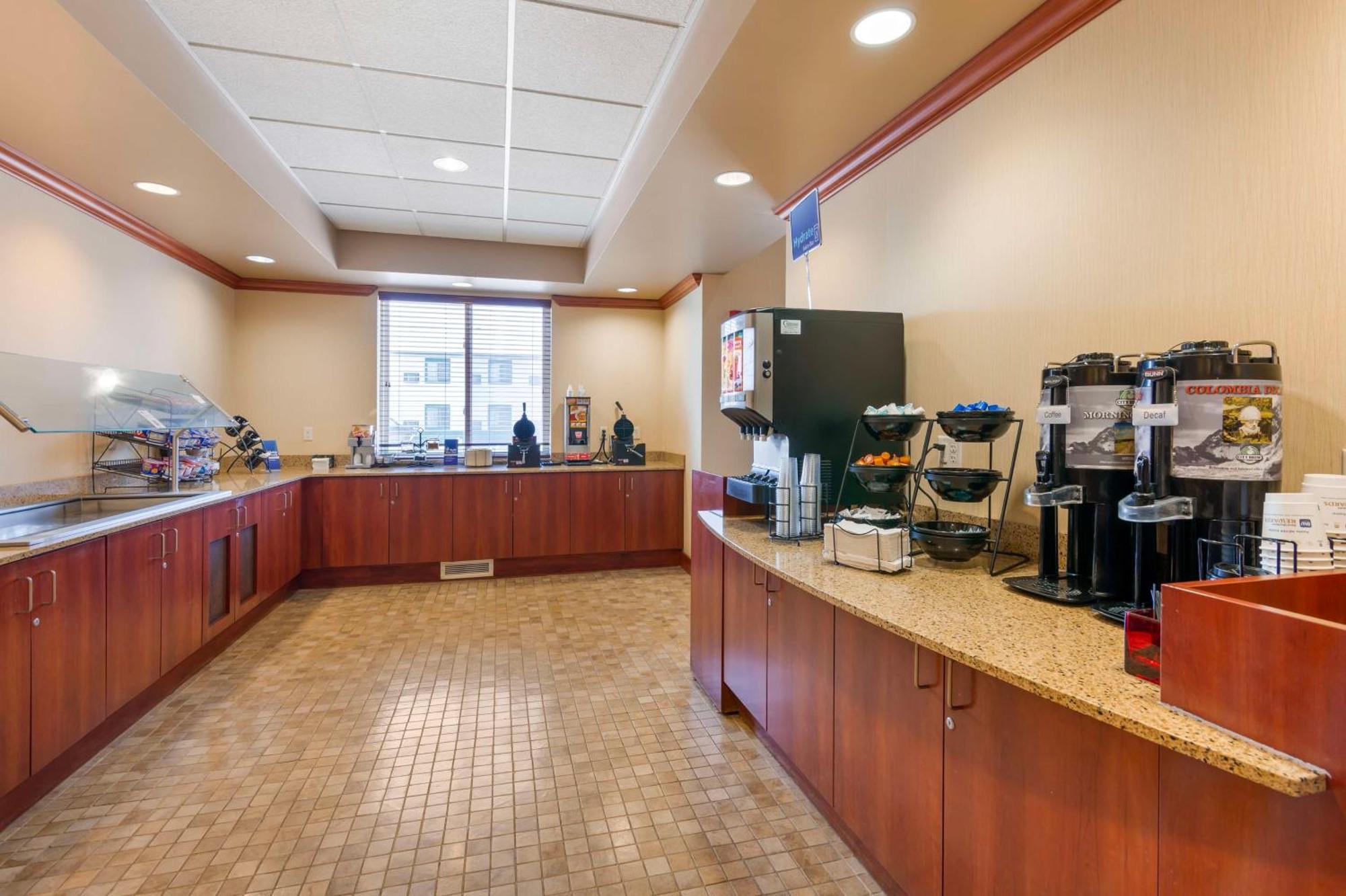 Best Western Golden Prairie Inn And Suites Сидни Екстериор снимка